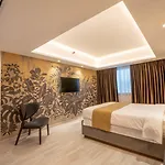 Hotel Almond Business