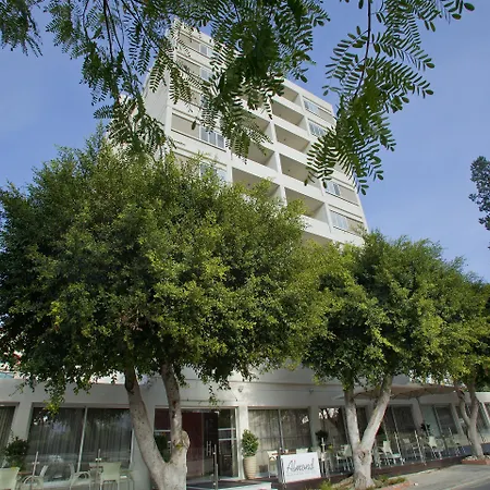 Almond Business 4*