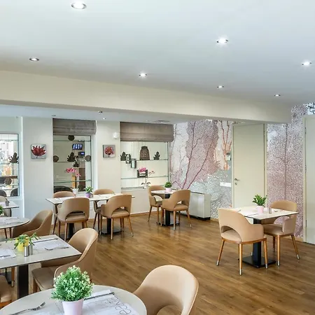 Hotel Almond Business