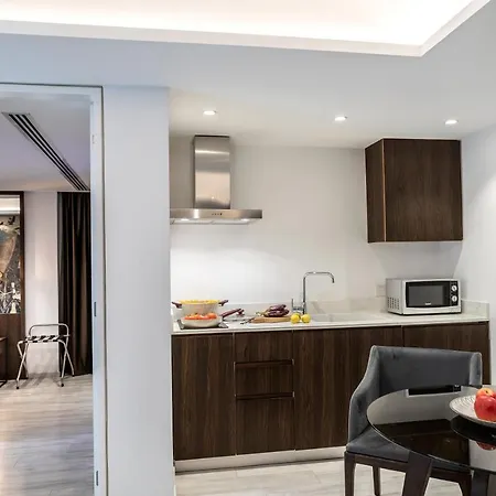 Almond Business Nikozja