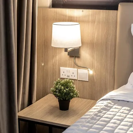 Almond Business Nikozja