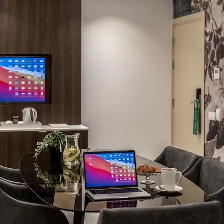 Hotel Almond Business