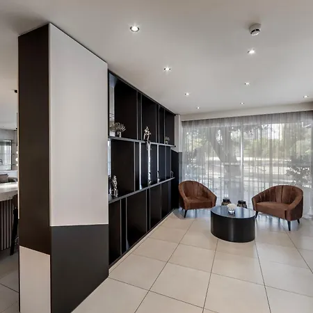 Almond Business Hotel