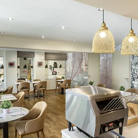 Almond Business Nikozja