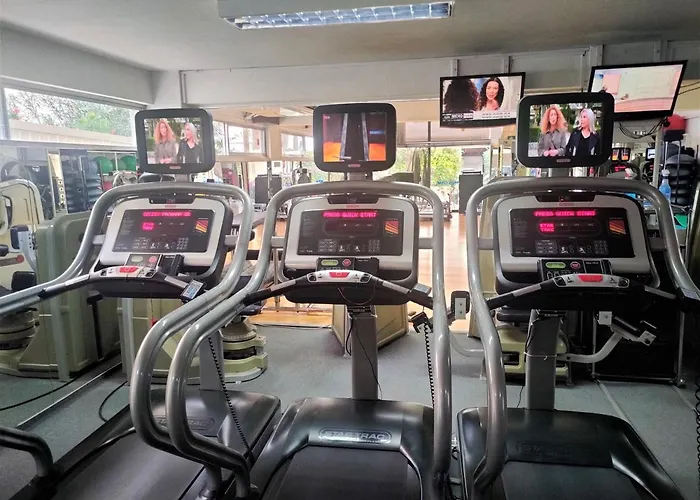 Almond Business Отель Никосия