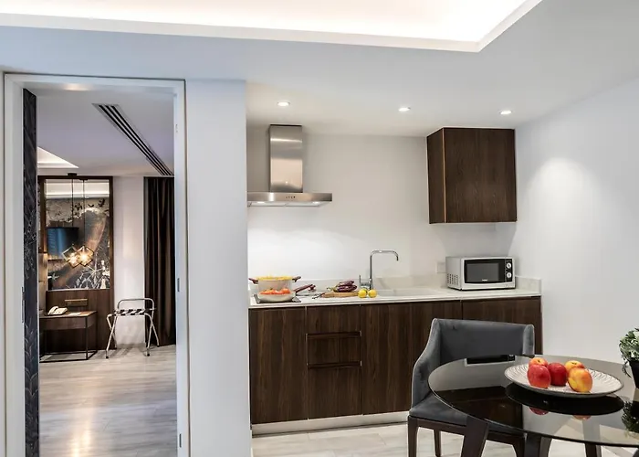 Almond Business Никосия