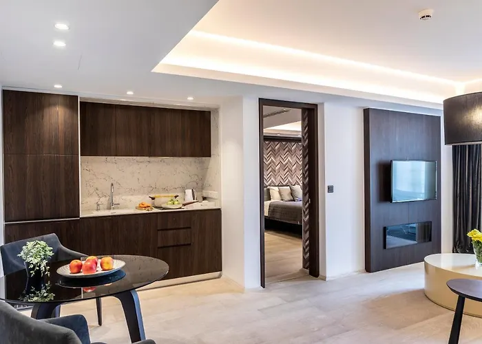 Almond Business Никосия