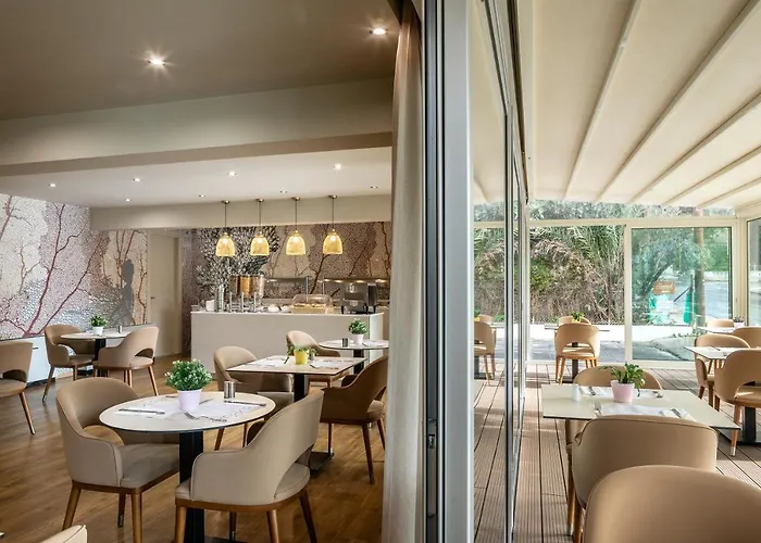 Almond Business Hotel 4*