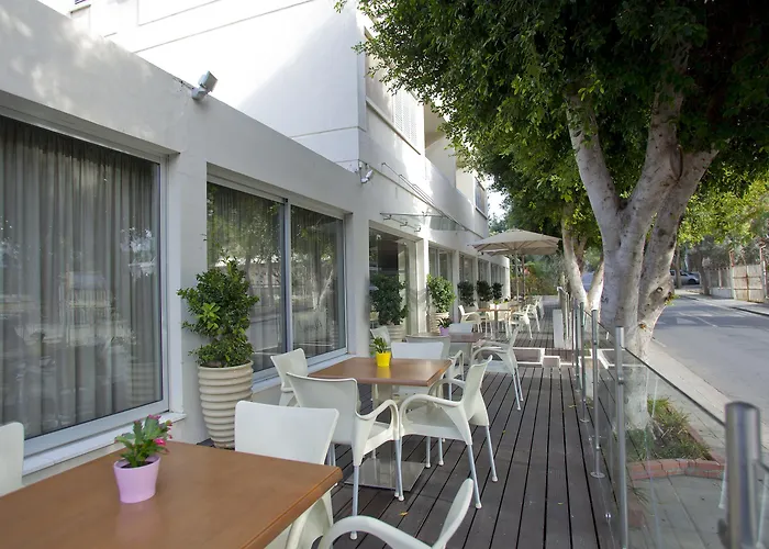 Hotel Almond Business