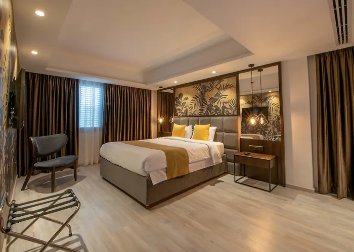 Hotel Almond Business